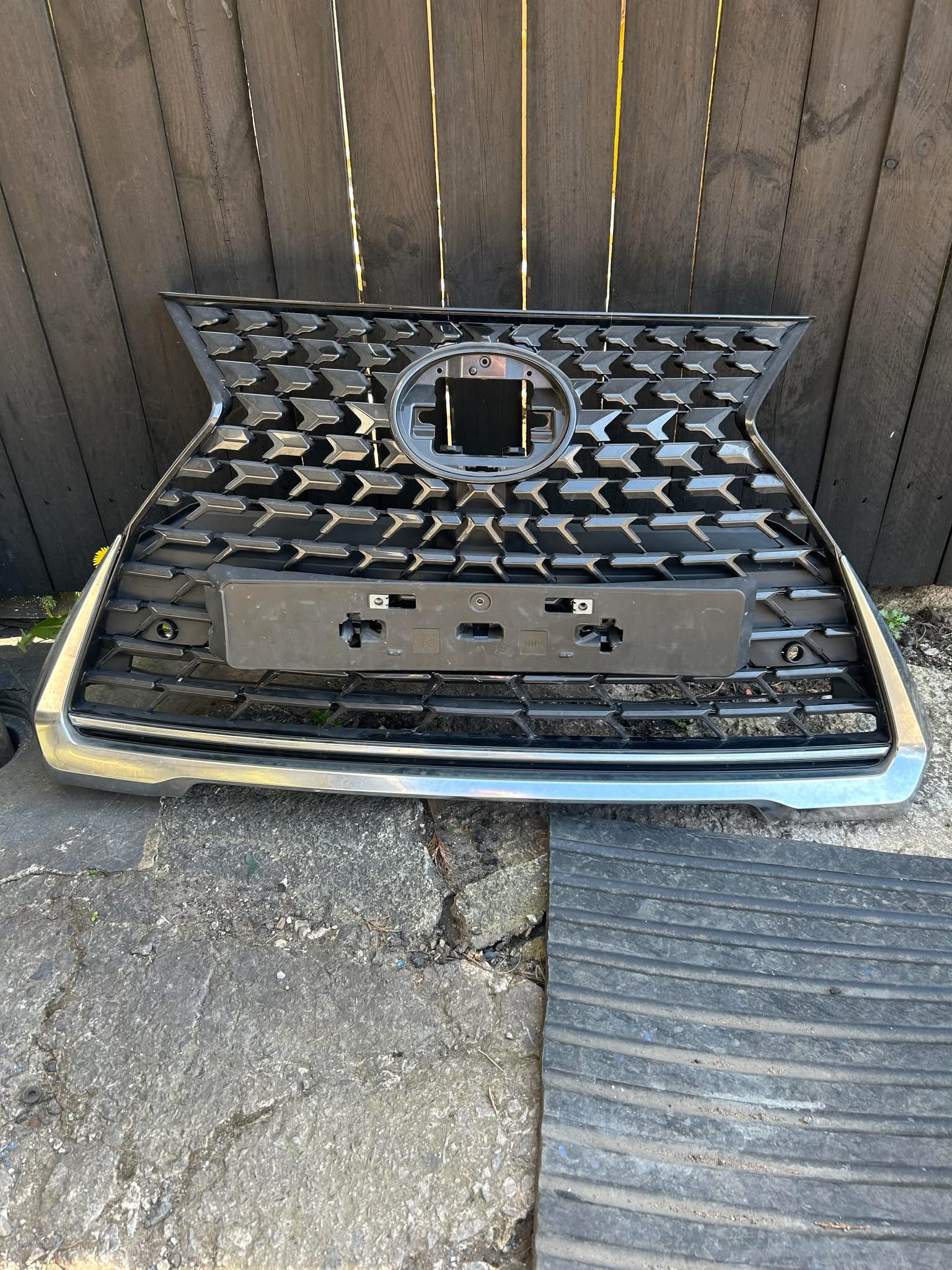 Lexus UX Grille - Lower