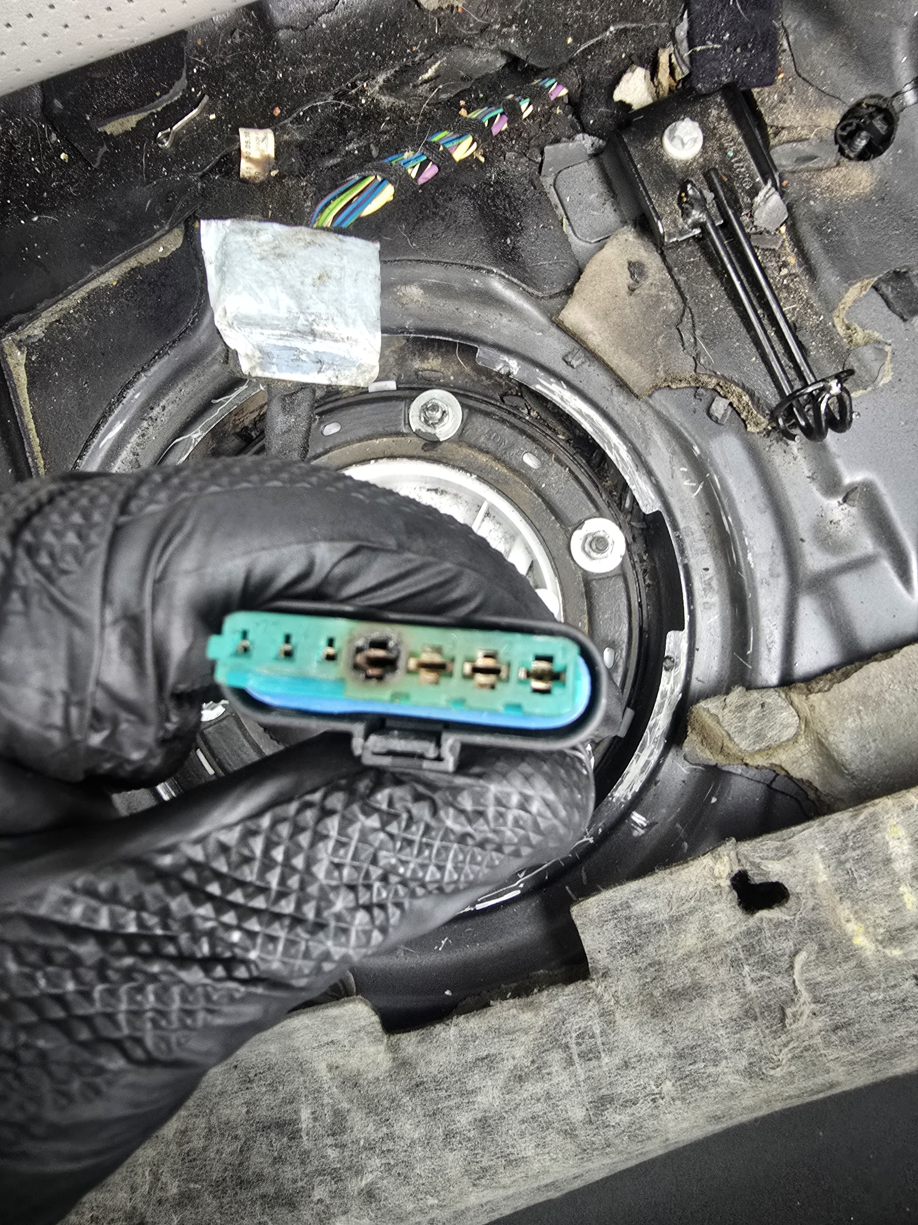 Mercedes-Benz S-Class sender unit wiring plug