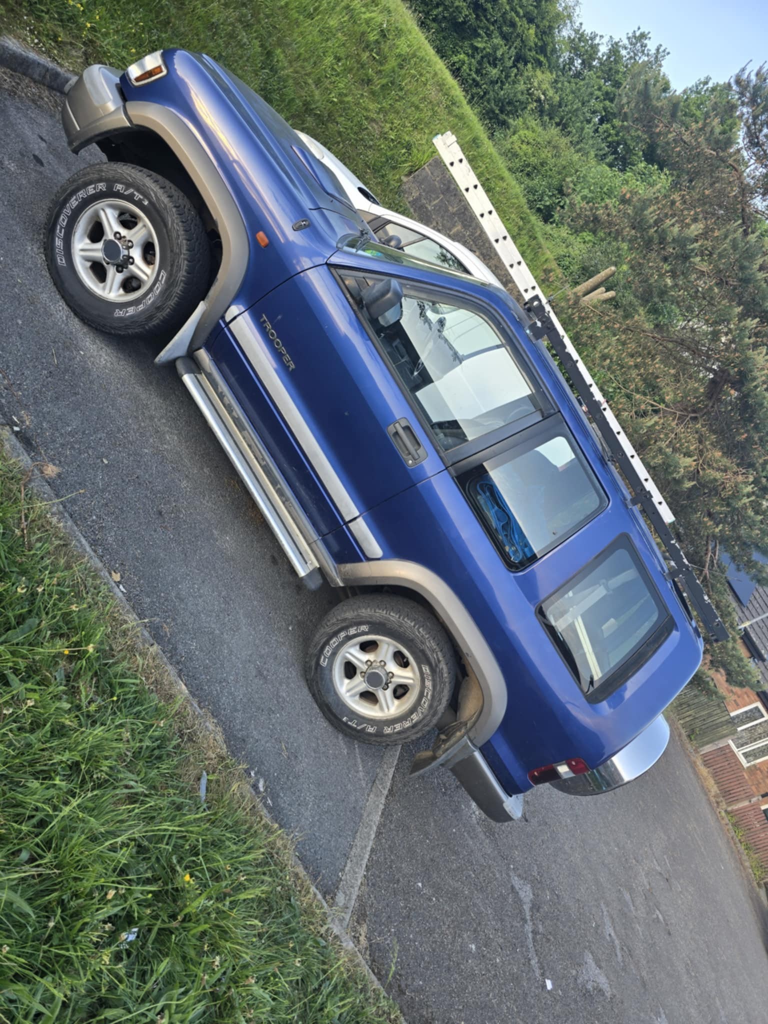 ISUZU Trooper Door (Front/Left)
