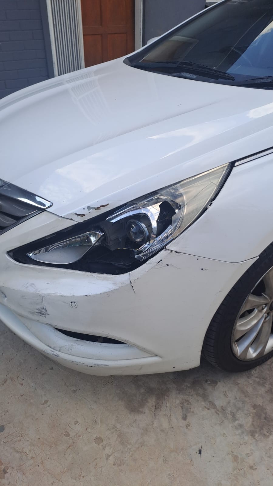 Hyundai Sonata left and right headlamps
