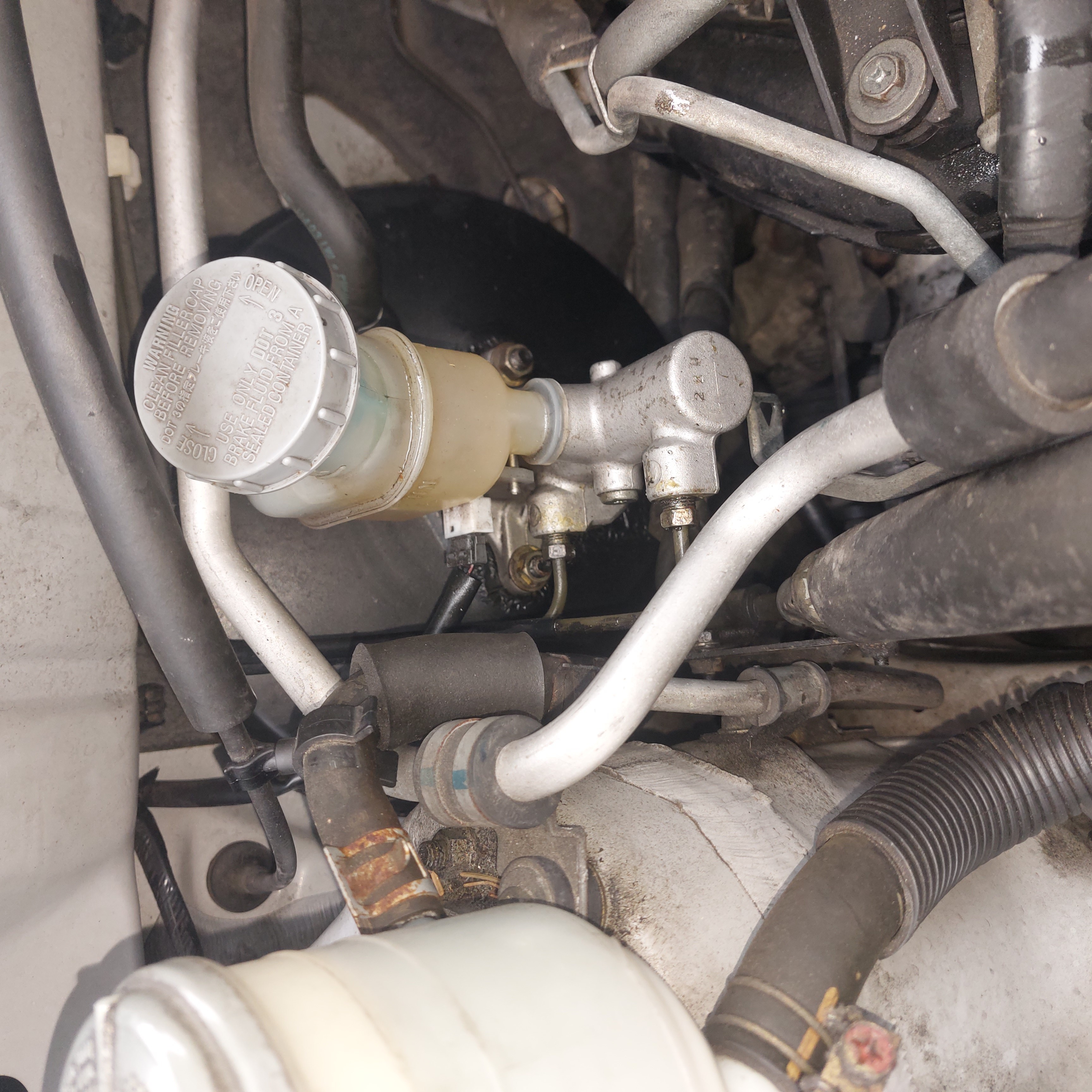 SUZUKI Liana brake master cylinder