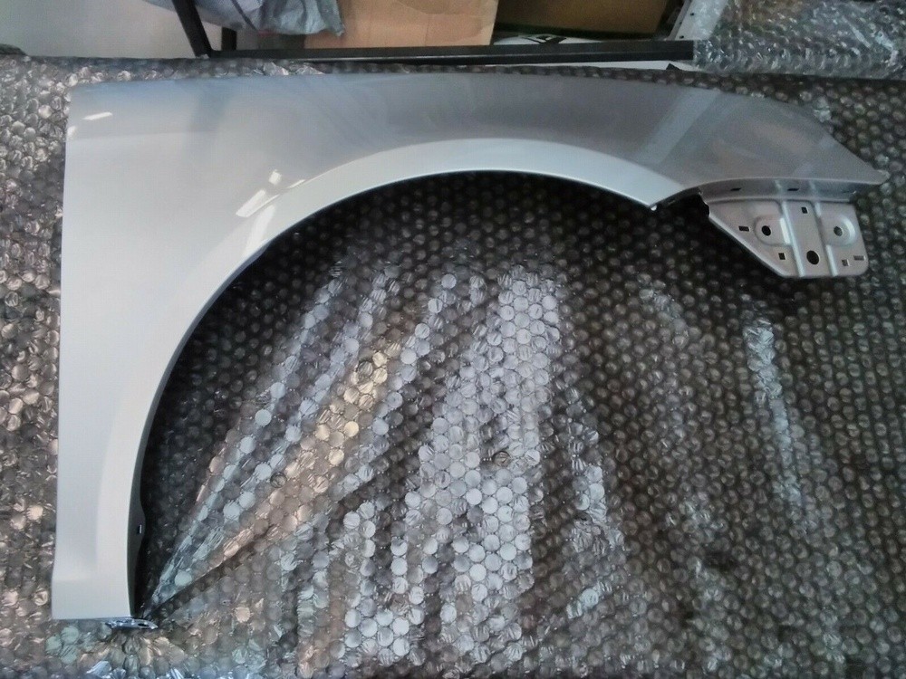 VOLKSWAGEN EOS right front fenders