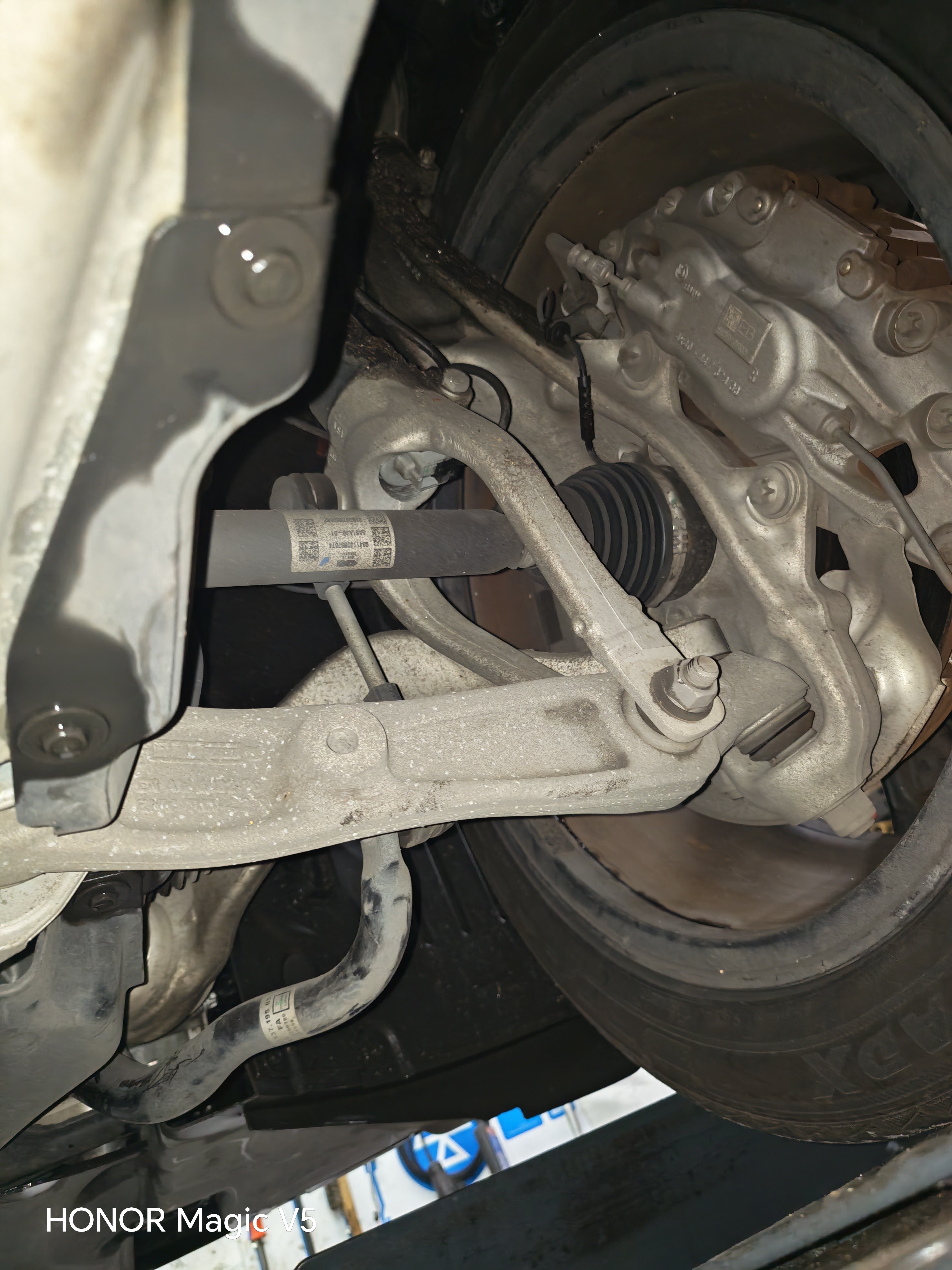 BMW I7 Lower Control Arm (Front/Right)