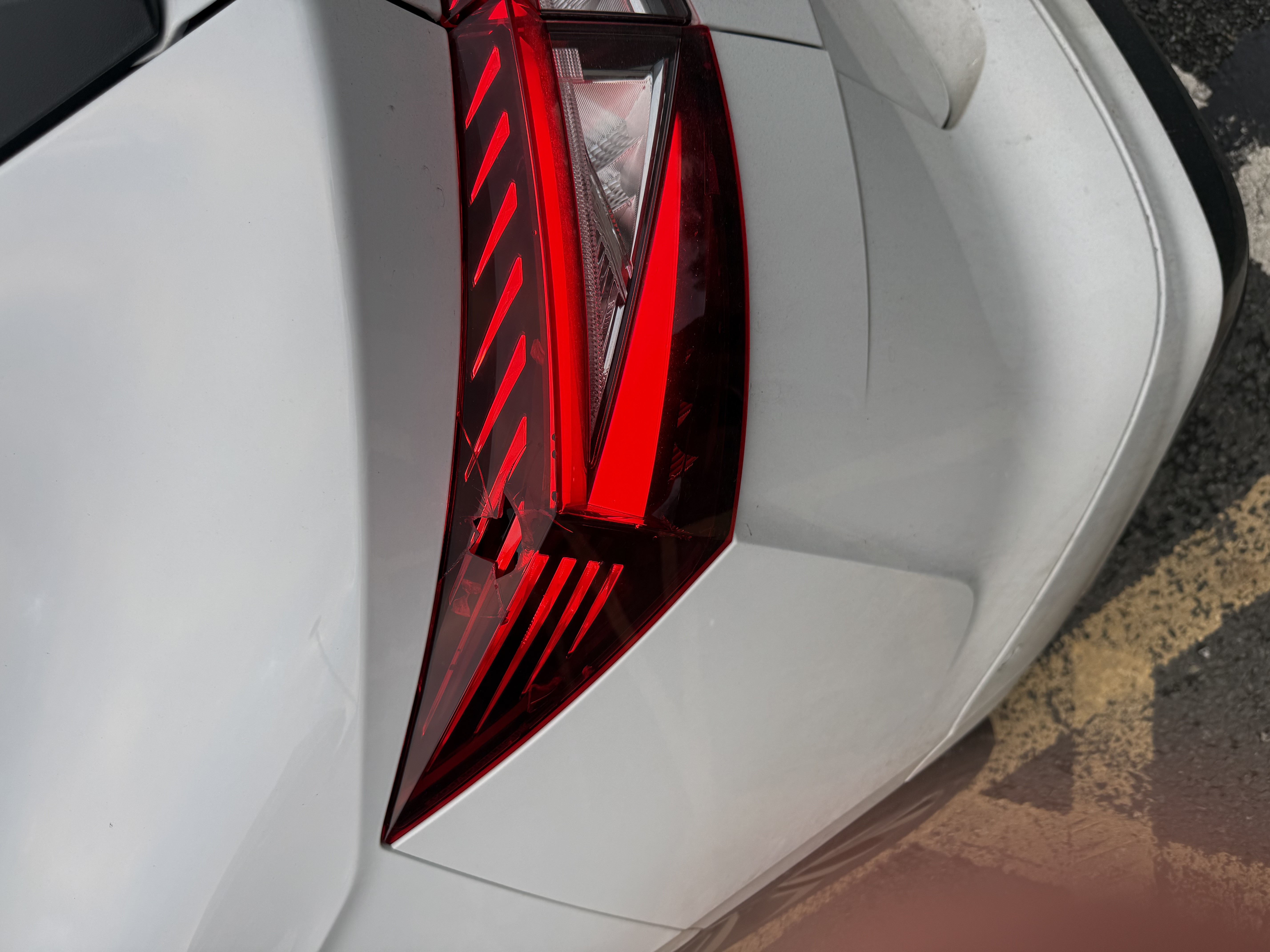 SKODA Enyaq tailgate light