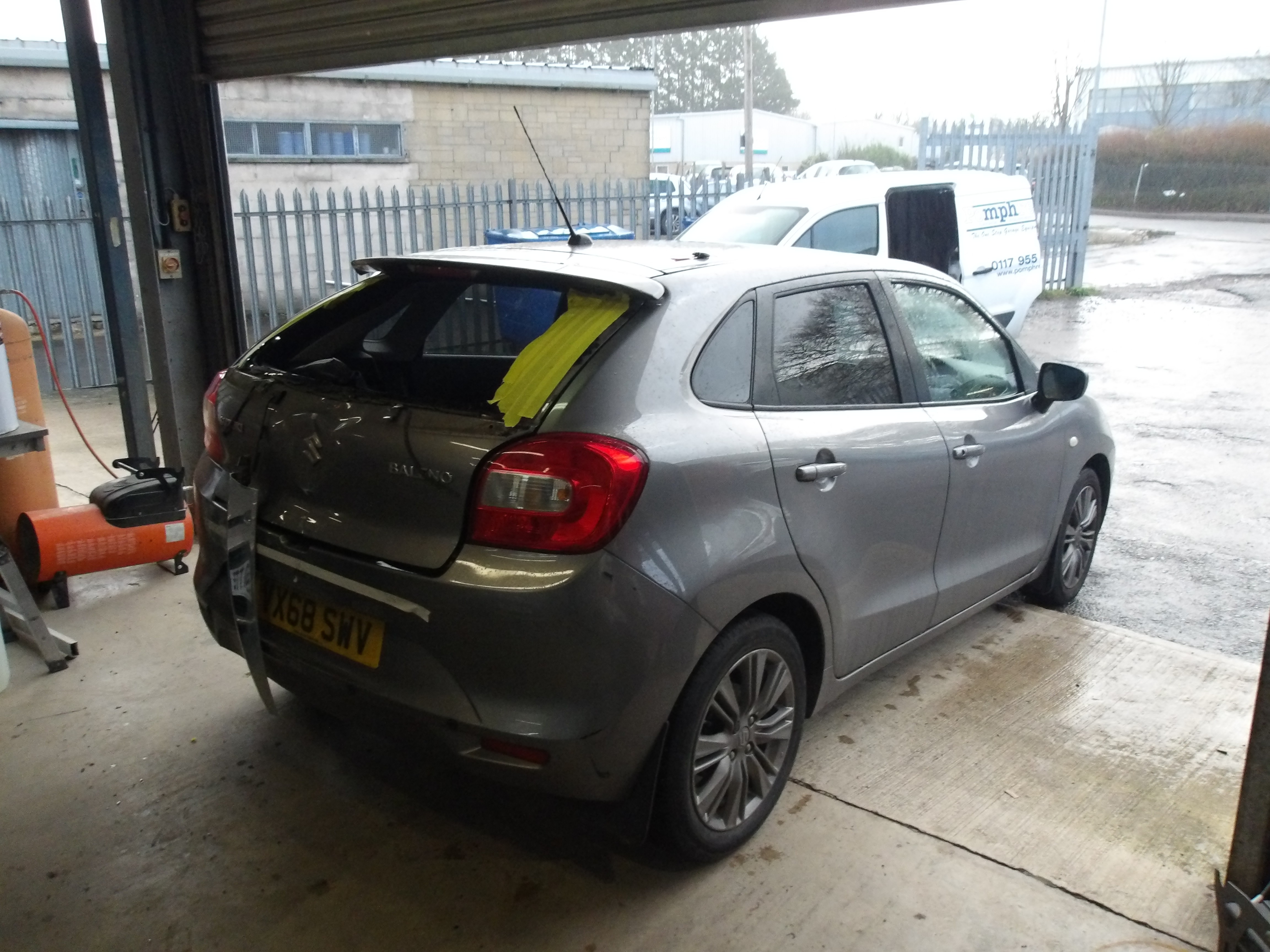 SUZUKI Baleno TAILGATE