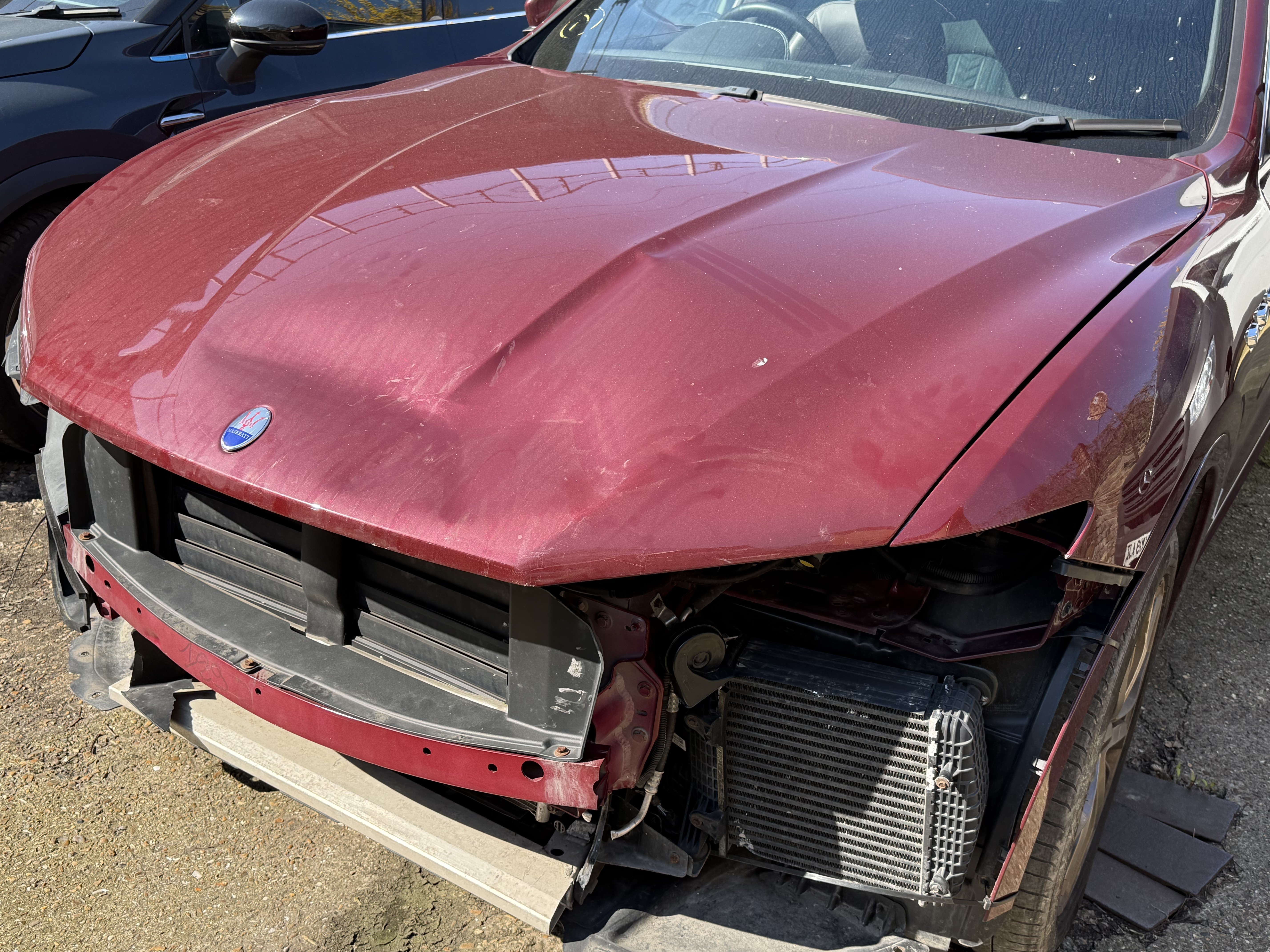 MASERATI Levante BONNET