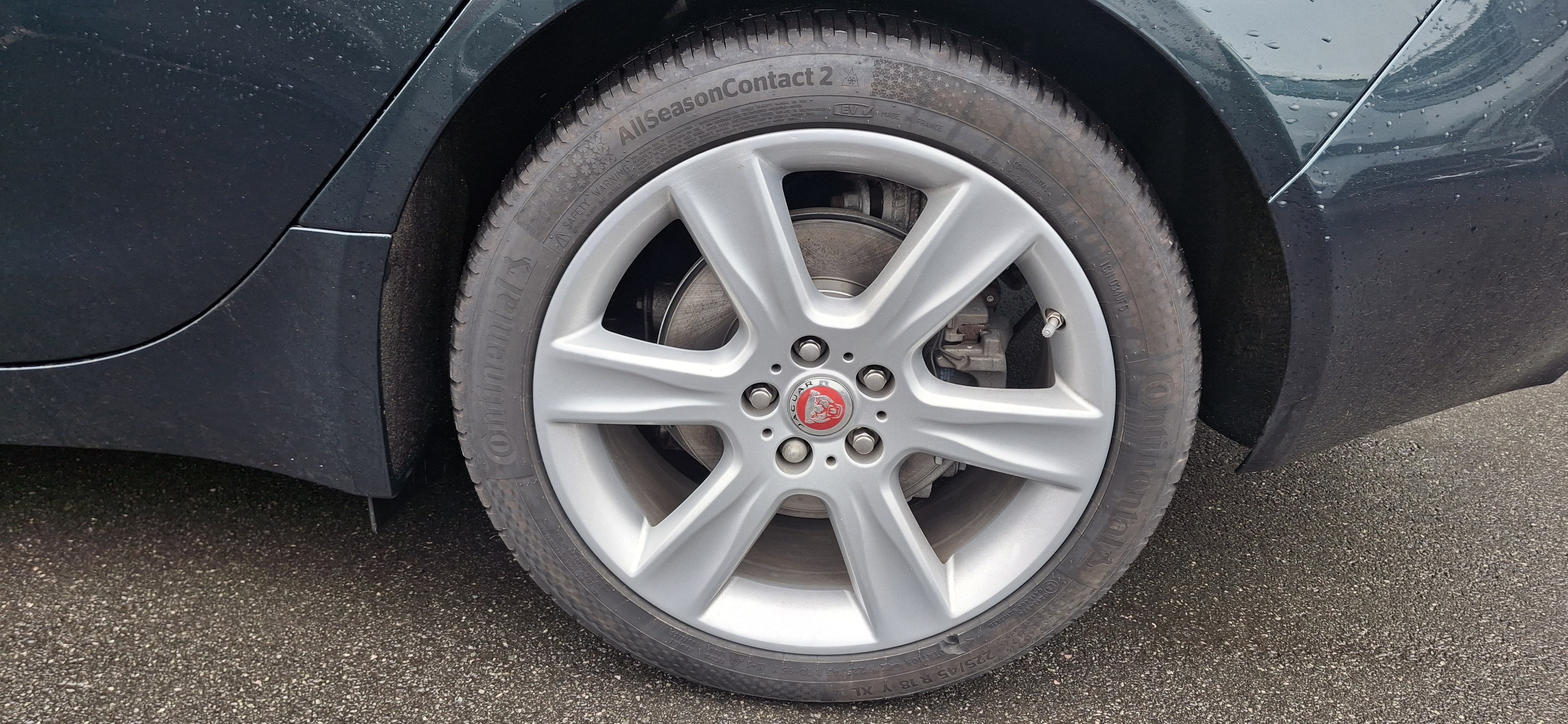 JAGUAR XE TYRE