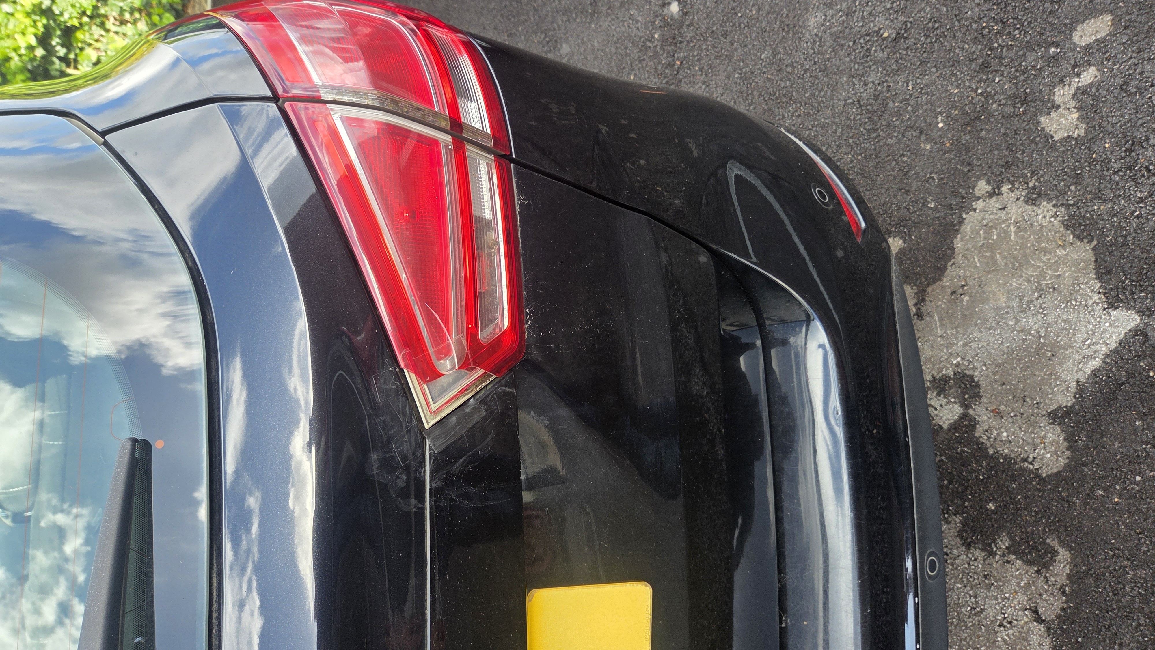FORD B-Max drivers side rear light ( one on the boot side and not the wing )