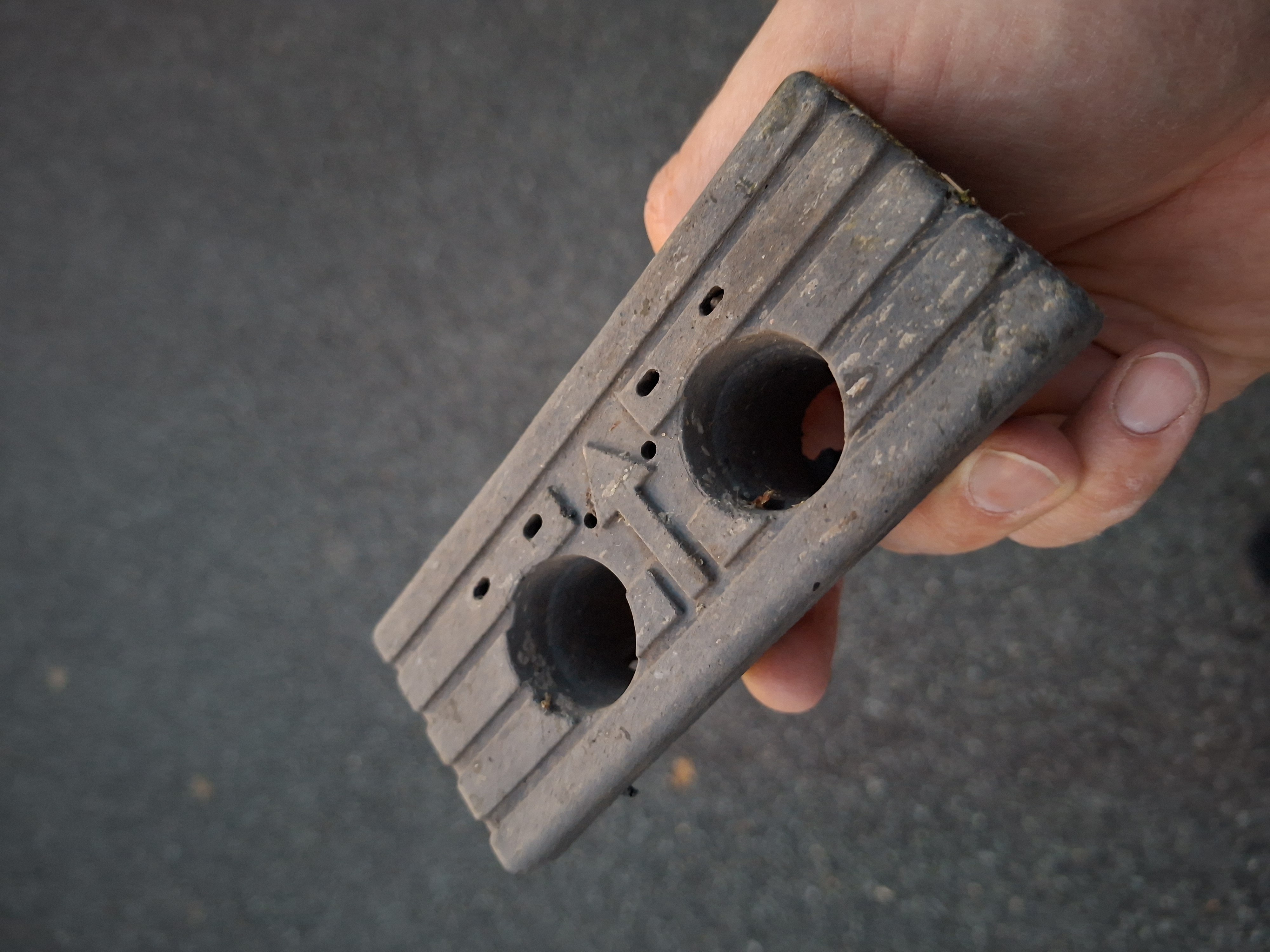 POLESTAR 4 Jacking pad