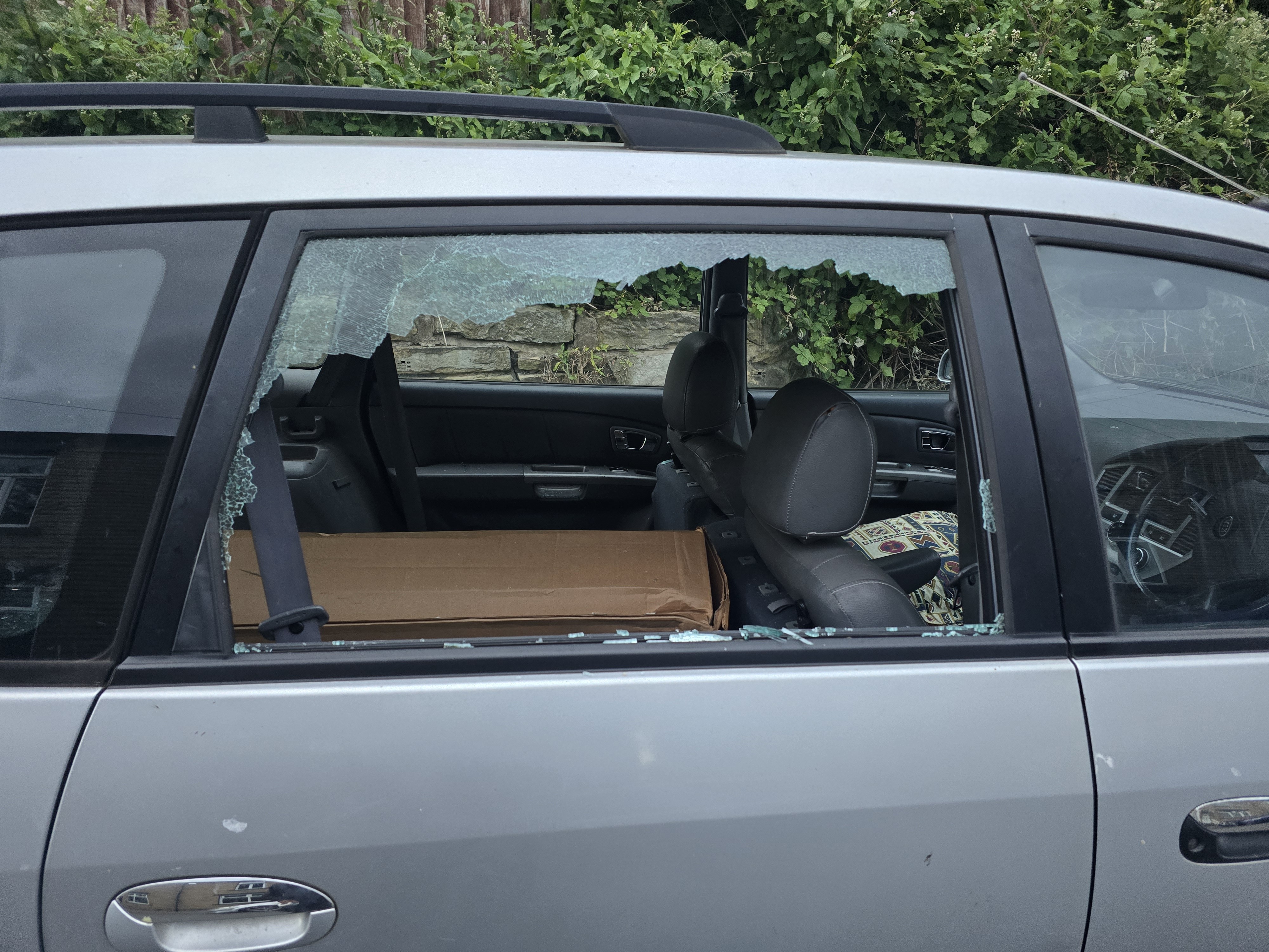 KIA Carens DOOR WINDOW GLASS - OSR Rear Right