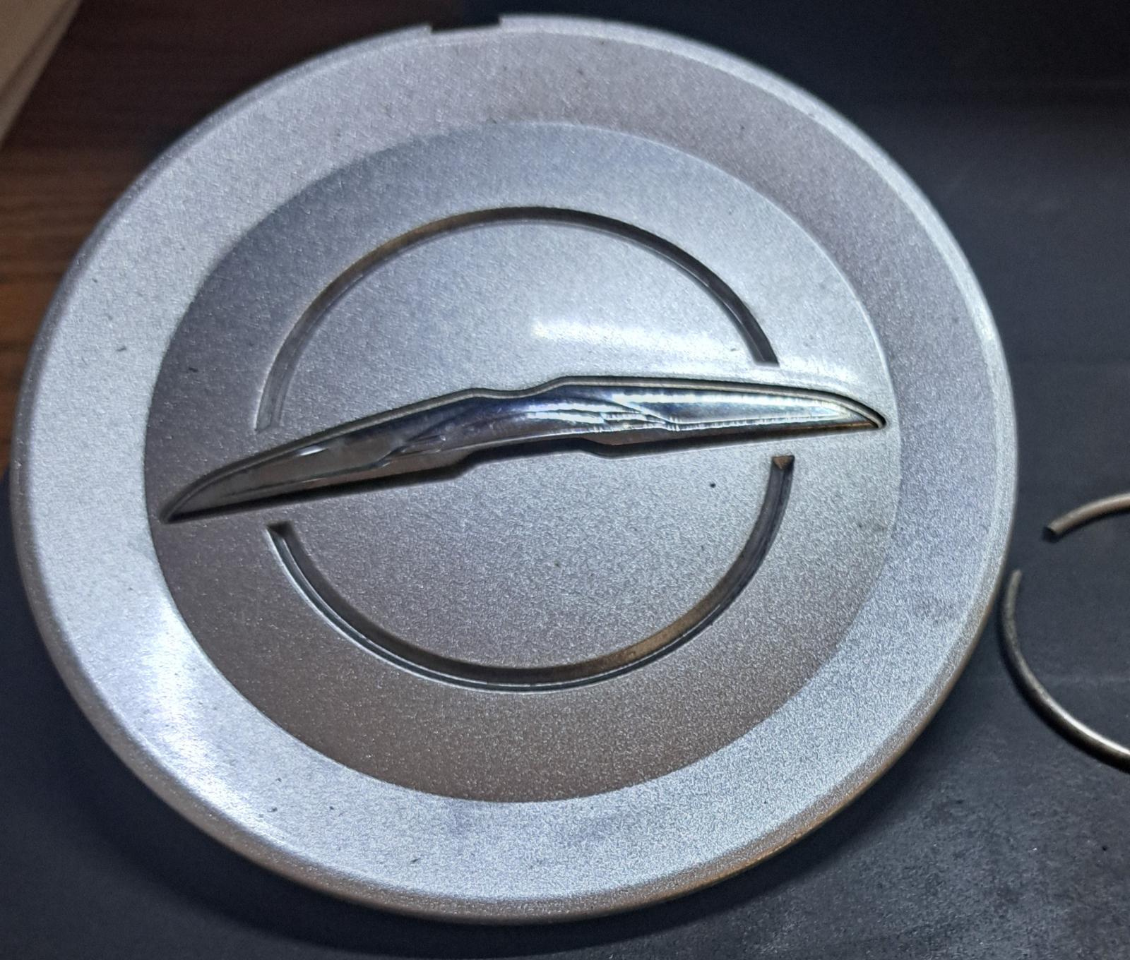 CHRYSLER Delta wheel centre bolt covers