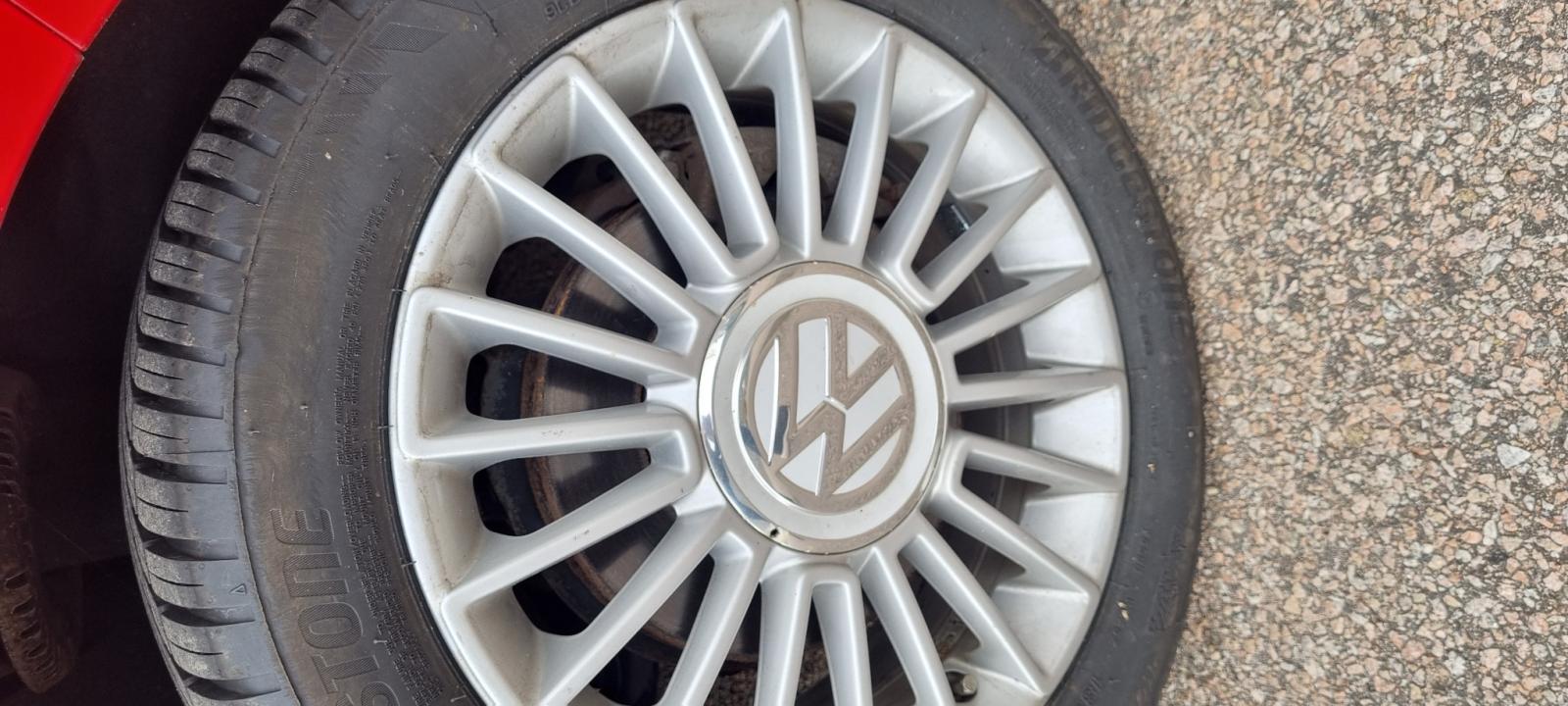 VOLKSWAGEN UP VW UP 2014 ALLOY WHEEL CENTRE CAP