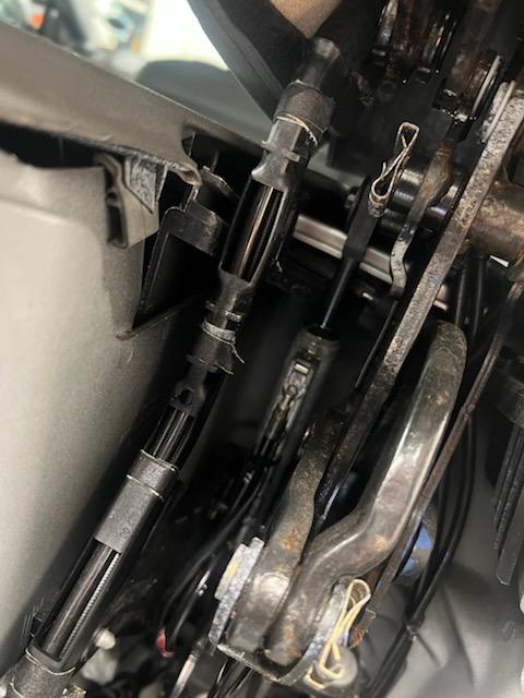 SAAB 9-3 Hydralic rams for roof.
