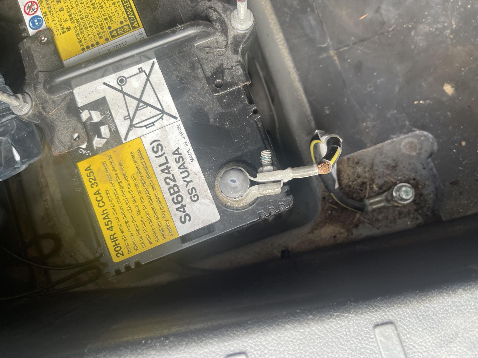 MITSUBISHI Outlander BATTERY