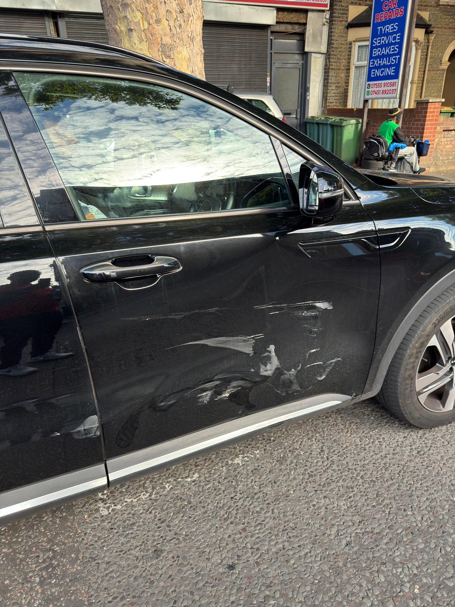 KIA Sorento DOOR  - OSF Front Right