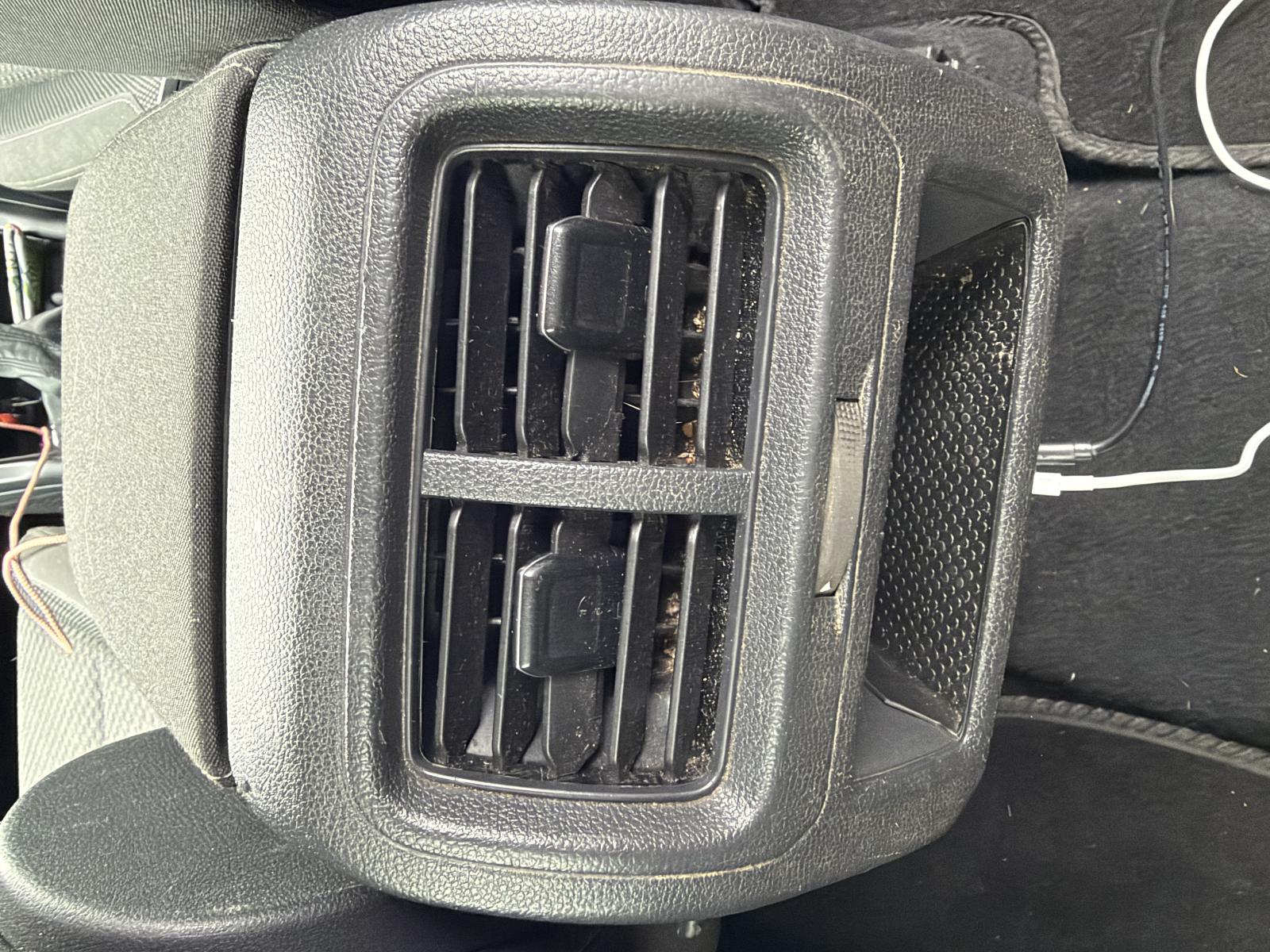 VOLKSWAGEN Touran VENTS
