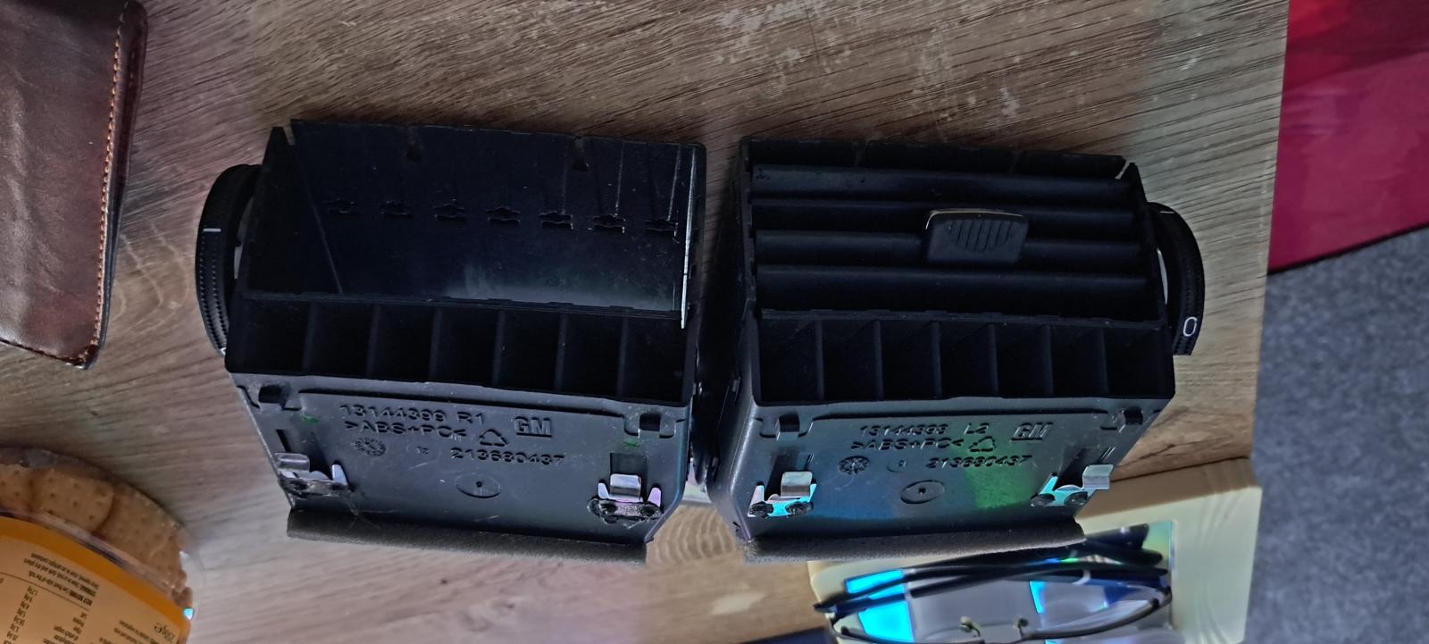 VAUXHALL Zafira Front vents