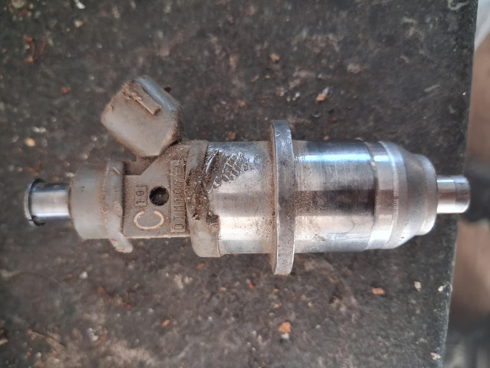 MITSUBISHI Shogun INJECTOR - PETROL