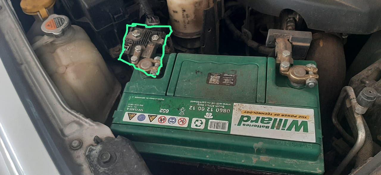 NISSAN Navara Battery terminal fuse box