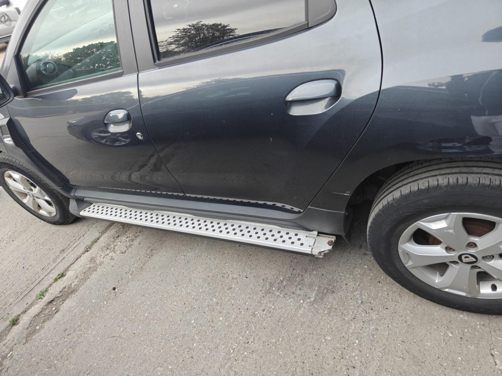 DACIA Duster plastic end for passenger side steps