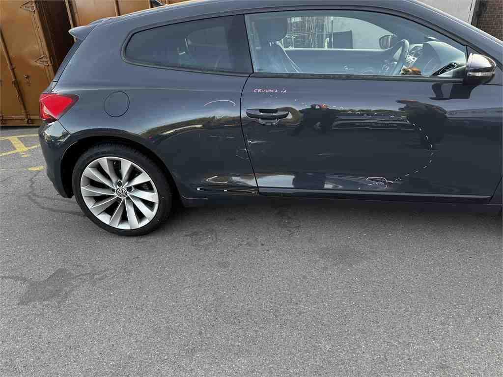 VOLKSWAGEN Scirocco O/S/R SIDE PANEL MOULDING