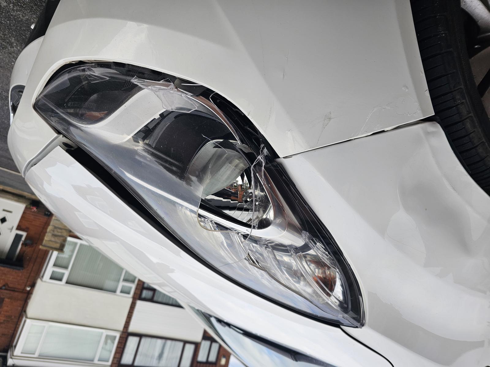 HYUNDAI IX20 Driverside headlights