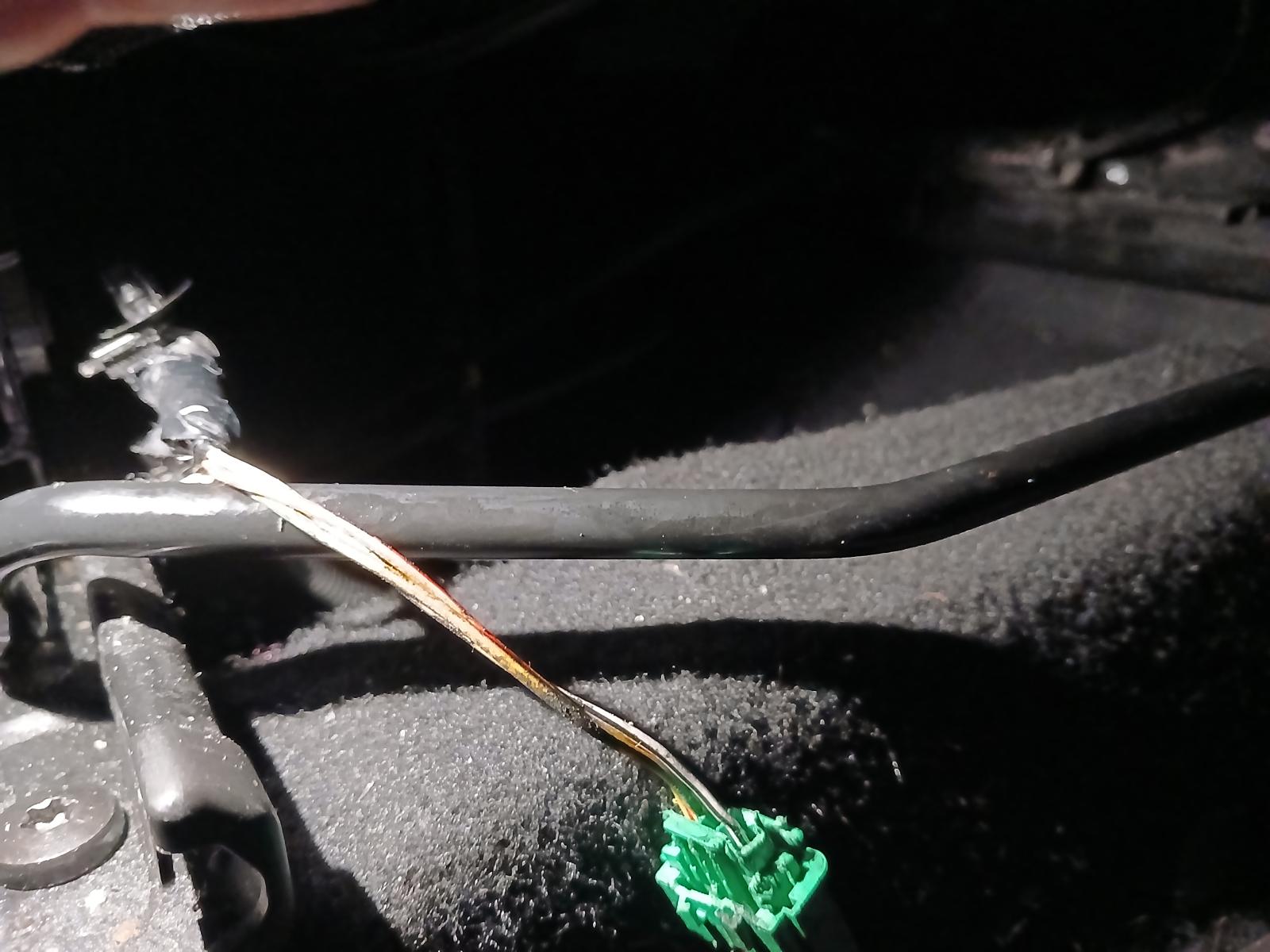 PEUGEOT 108 Air bag connector